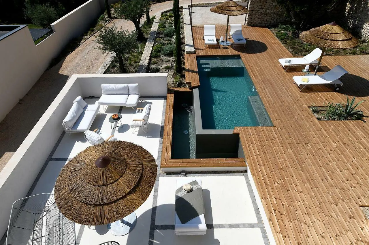 فيلة Les Loges En Provence 